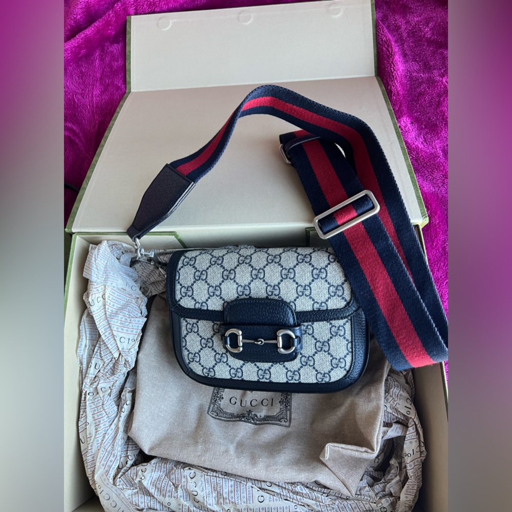 Authentic Gucci Horsebit Crossbody Handbag.